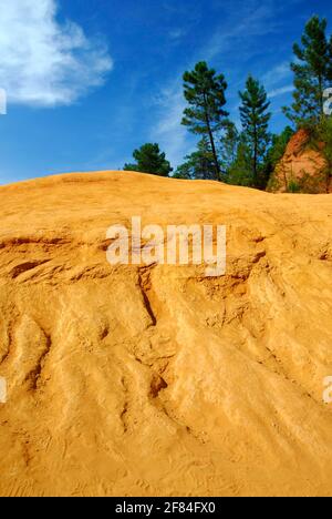 Falaises ocre du Roussillon, Vaucluse, Languedoc-Roussillon, Provence, Sud de la France, carrière d'ocre Banque D'Images