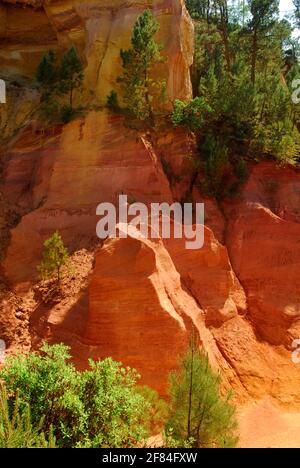 Falaises ocre du Roussillon, Vaucluse, Languedoc-Roussillon, Provence, Sud de la France, carrière d'ocre Banque D'Images