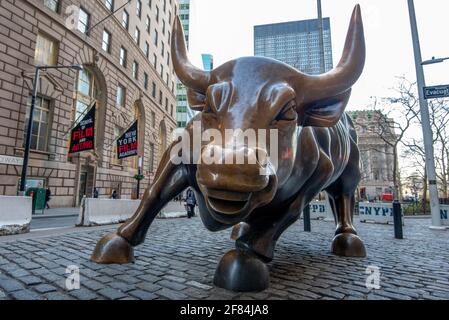 Bullenfigur vor der Boerse, Charging Bull, Auch Wall Street Bull oder Bowling Green Bull, Bourse de New York, Wall Street, quartier financier Banque D'Images