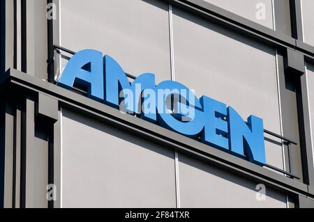 Rotkreuz, Zug, Suisse - 28 mars 2021 : logo Amgen accroché au bureau de Rotkreuz, Suisse. Amgen est un multinati américain Banque D'Images