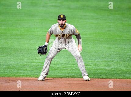Arlington, Texas, États-Unis. 11 avr 2021: Le premier baseman de San Diego Padres Eric Hosmer #30 lors d'un match MLB entre la Ligue nationale San Diego Padres et les Texas Rangers au Globe Life Field à Arlington, TX Albert Pena/CSM Banque D'Images