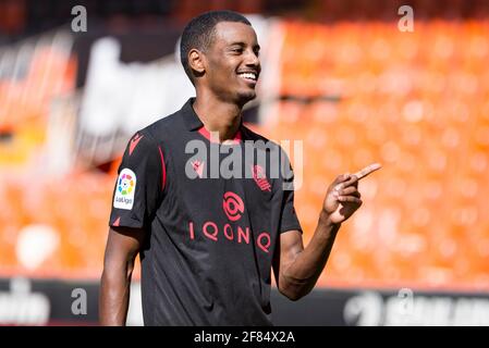 Alexander Isak de Real Sociedad vu en action pendant le match de football espagnol de la Liga entre Real Sociedad et Valencia CF au stade Mestalla.final score; Valencia CF 2:2 Real Sociedad. Banque D'Images