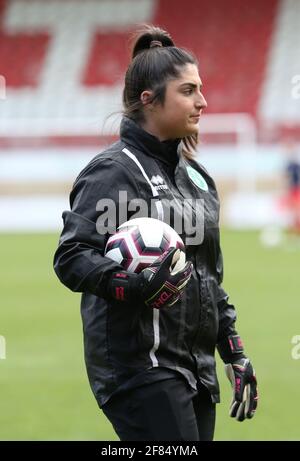 Londres, Royaume-Uni. 11 avril 2021. LONDRES, ANGLETERRE - AVRIL 11 : Coquelicot Shine - entraîneur de gardien de but Coachaucours de la Vitality Women's FA Cup troisième tour correct entre Leyton Orient Women et Chichester & Selsey Ladies au Breyer Group Stadium, Brisbane Road, Londres le 11 avril 2021 crédit: Action Foto Sport/Alay Live News Banque D'Images