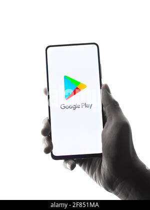 Assam, inde - 10 avril 2021 : logo Playstore sur image de stock d'écran de téléphone. Banque D'Images