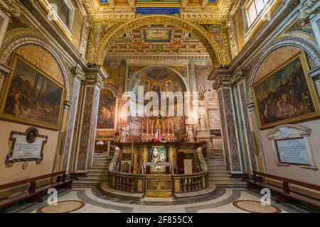 Vue de l'intérieur de la basilique Santa Francesca Romana, à Rome, Italie. Décembre 02-2018 Banque D'Images