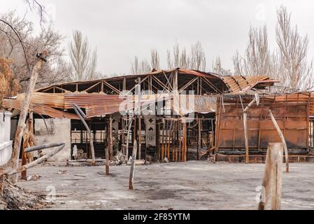 Conséquences de l'incendie des centres commerciaux. Marché brûlé près du remblai de Feodosiya. Tout ce qui reste après l'incendie. Banque D'Images