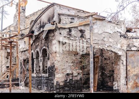 Conséquences de l'incendie des centres commerciaux. Marché brûlé près du remblai de Feodosiya. Tout ce qui reste après l'incendie. Banque D'Images