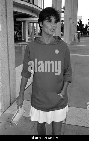 Ali MacGraw arrive au Mark Taper Forum, au Music Center, à Los Angeles, pour le Dory Previn's Theatre in Progress intitulé 6 août 1945 an anti-Nuke production. 1982 crédit : Ralph Dominguez/MediaPunch Banque D'Images