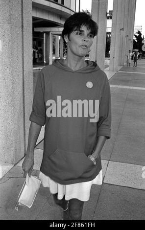 Ali MacGraw arrive au Mark Taper Forum, au Music Center, à Los Angeles, pour le Dory Previn's Theatre in Progress intitulé 6 août 1945 an anti-Nuke production. 1982 crédit : Ralph Dominguez/MediaPunch Banque D'Images