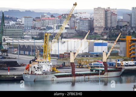 Coruna, Espagne. Un cargo a amarré au quai A Coruña le 18 février 2018 Banque D'Images