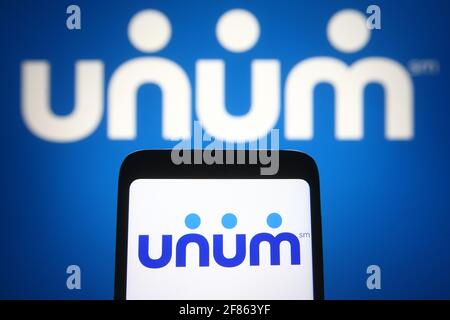 Ukraine. 12 avril 2021. Dans cette illustration, un logo Uni d'une compagnie d'assurance est visible sur un smartphone et un écran d'ordinateur. (Photo de Pavlo Gonchar/SOPA Images/Sipa USA) crédit: SIPA USA/Alay Live News Banque D'Images