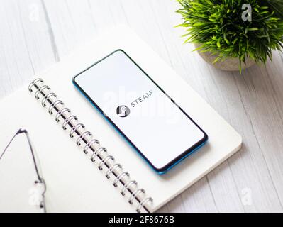 Assam, inde - 10 avril 2021 : logo Steam sur l'écran du téléphone. Banque D'Images