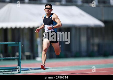 Shimane, Japon. Crédit: MATSUO. 11 avril 2021. Akihiro Higashida Athletics : 75e Izumo rencontre la finale de 300m de YOSHIOKA SPRINT au stade d'athlétisme Hamayama Park à Shimane, Japon. Credit: MATSUO .K/AFLO SPORT/Alay Live News Banque D'Images