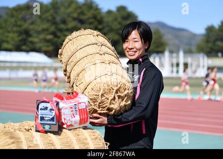 Shimane, Japon. Crédit: MATSUO. 11 avril 2021. Ami Saito Athletics : 75e Izumo rencontrer YOSHIOKA SPRINT femmes 300m cérémonie de remise des prix au stade Hamayama Park Athletic Stadium à Shimane, Japon. Credit: MATSUO .K/AFLO SPORT/Alay Live News Banque D'Images
