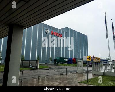ALLEMAGNE - JUIN 2016 : le nouveau bâtiment de l'usine BOSH contre un ciel bleu, Allemagne. Banque D'Images