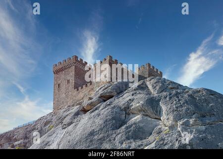 Sudak forteresse génoise. Jour d'été ensoleillé. Belle nature. Crimée, Sudak - 10 octobre 2020. Banque D'Images