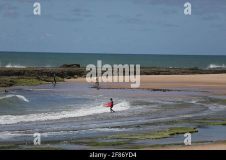 camacari, bahia / brésil - 17 octobre 2019: Vue sur la plage d'Arembepe, le site a été touché par un déversement de pétrole dans la mer. *** Légende locale *** Banque D'Images