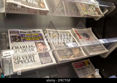 Un kiosque à journaux à vendre dans une boutique Banque D'Images