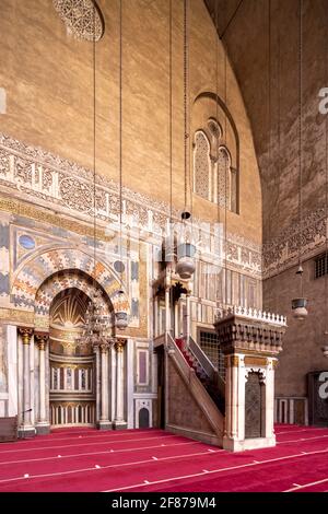 Vue vers qibla iwan, complexe Sultan Hasan, le Caire