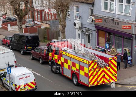 Services d'urgence à Seaforth Road, Westcliff on Sea, Essex, Royaume-Uni, à la jonction avec Station Road. Service d'incendie et de sauvetage du comté d'Essex à l'hôtel Banque D'Images