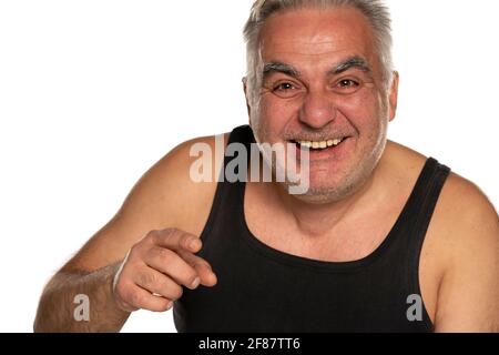 Heureux non rasé homme d'âge moyen avec de courts cheveux gris Banque D'Images