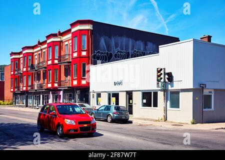 Juin 2018 - Montréal, Canada : avenue des Pins et magasin de bijoux Baha'i à Montréal, Québec, Canada. Banque D'Images