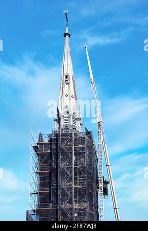 Juin 2018 - Montréal, Canada : la tour de l'église Saint-Jacques est en construction sur la rue Saint-Denis à Montréal, Québec, Canada. Banque D'Images