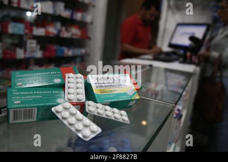 salvador, bahia / brésil - 22 septembre 2017: Aspirine comprimé sont vus dans la pharmacie de la ville de Salvador. *** Légende locale *** Banque D'Images