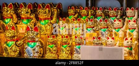 Golden chinese Cat souvenirs dans la boutique souvenirs à Bangkok Thaïlande. Banque D'Images