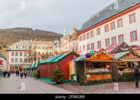 HEIDELBERG, ALLEMAGNE - 17 DÉCEMBRE 2017 : vue sur le marché de Noël à Heidelberg. Banque D'Images