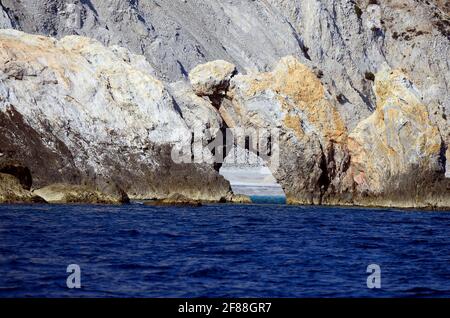 Grèce, Trypia Petra - la roche creuse de l'île de Skiatos Banque D'Images