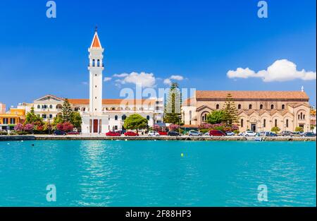 Zakynthos, Grèce. Vue sur la ville de Zakynthos avec l'église Saint Dionysios. Banque D'Images