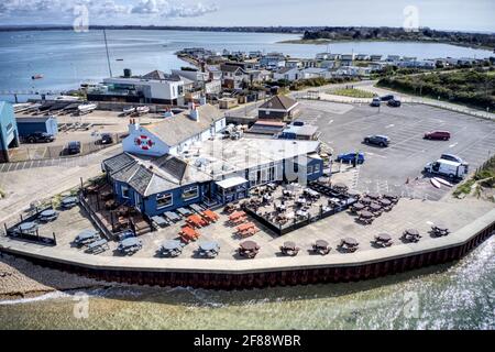 Ferry Boat Inn vue aérienne à Hayling Island et la réserve naturelle de Kench à cet endroit populaire pour les touristes et les amoureux de la nature. Banque D'Images