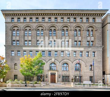 Phoenix Mutual Life Insurance Company bâtiment de 1920, conçu par l'architecte de New York Benjamin Morris. Désormais utilisé par le Connecticut Department of Energy & Envir Banque D'Images