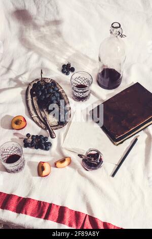 Fruits et vin. Durée de vie minimale Banque D'Images