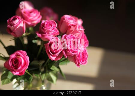 Bouquet de roses roses roses, roses en fleurs. Fleurs roses bouquet d'art, nature. Cadeau Saint-Valentin, Banque D'Images