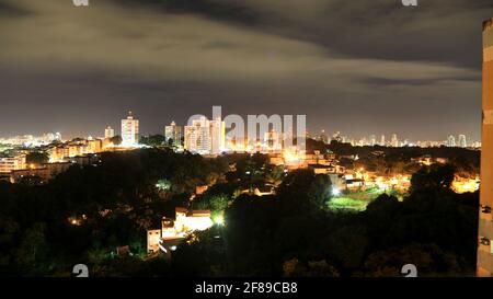 salvador, bahia / brésil - 2 juillet 2020 : vues de nuit sur le quartier de Cabula dans la ville de Salvador. *** Légende locale *** JOA SOUZA salvador - Banque D'Images