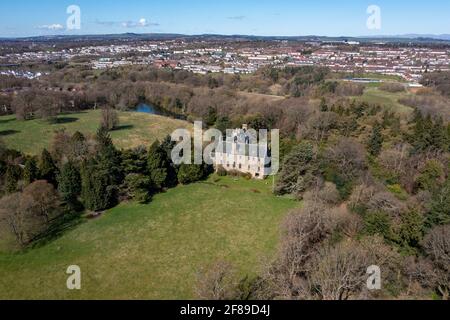 Vue aérienne de Calder House, Mid Calder, West Lothian, Écosse, Royaume-Uni. Banque D'Images