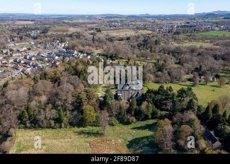 Vue aérienne de Calder House, Mid Calder, West Lothian, Écosse, Royaume-Uni. Banque D'Images