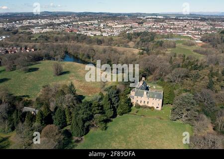 Vue aérienne de Calder House, Mid Calder, West Lothian, Écosse, Royaume-Uni. Banque D'Images