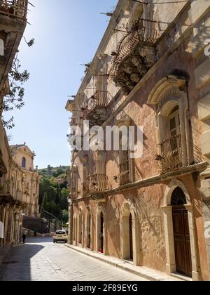 Vue générale de la façade baroque du Palazzo Cosentini, Raguse Banque D'Images