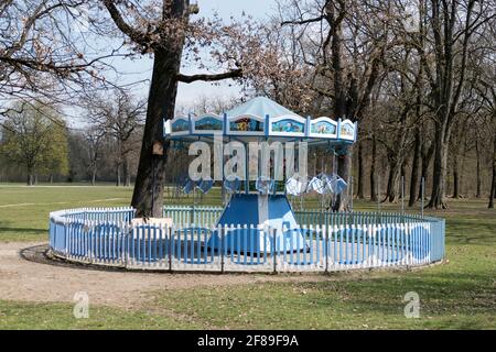 Carrousel fermé dans le parc Hirschgarten à Munich, Allemagne Banque D'Images