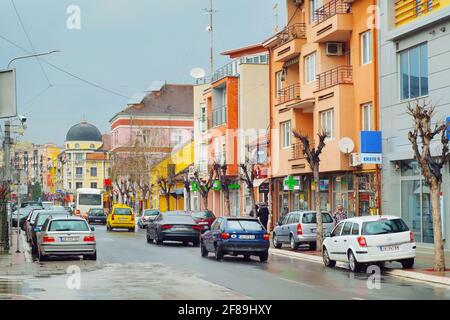 JAGODINA, SERBIE - VERS AVRIL 2021 - Jagodina ville rue principale. Jagodina est une petite ville du centre de la Serbie qui est connue pour son zoo et son parc aquatique. Banque D'Images