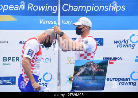 Varese, Italie. 11 avril 2021. Martin Sinkovic, Valent Sinkovic (CRO), médaille d'or, paire d'hommes lors des Championnats d'Europe d'aviron 2021, Canoying à Varese, Italie, avril 11 2021 crédit: Agence de photo indépendante/Alamy Live News Banque D'Images