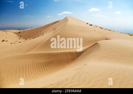 La dune de sable Cerro Blanco, les plus hautes dunes du monde, située près de la ville de Nasca ou Nazca au Pérou Banque D'Images