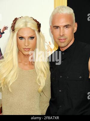 Phillipe Blond, David Blond assiste à la première absolument fabuleux The Movie New York, qui s'est tenue au SVA Theatre de New York, le lundi 18 juillet 2016. Photo de Jennifer Graylock-Graylock.com 917-519-7666 Banque D'Images