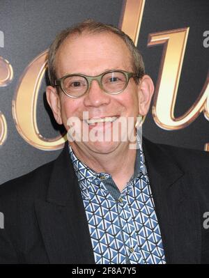 Le réalisateur Jon Plouhman assiste à la première absolument fabuleux The Movie New York, qui s'est tenue au SVA Theatre de New York, le lundi 18 juillet 2016. Photo de Jennifer Graylock-Graylock.com 917-519-7666 Banque D'Images