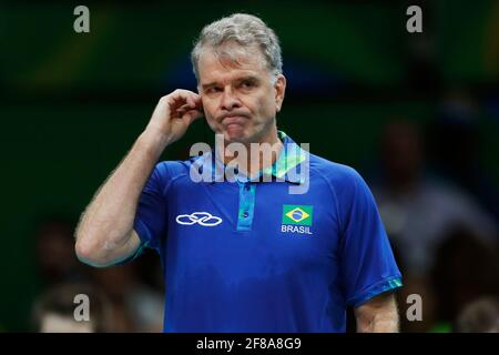 Bernardo Rezende, surnommé Bernardinho, entraîneur de l'équipe nationale brésilienne de volley-ball et ancien joueur à la finale de la médaille d'or des Jeux Olympiques de Rio 2016 Banque D'Images