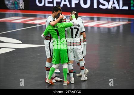 Les joueurs portugais célèbrent l'un de leurs buts lors du match de qualification du Futsal Euro 2022 Groupe 8 entre la Norvège et le Portugal au Pavilhão Municipal da Torre da Marinha à Seixal.(score final : Norvège 1:7 Portugal) Banque D'Images