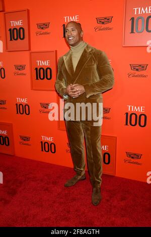 Dwayne The Rock Johnson arrive au Gala 2019 FOIS 100, qui s'est tenu au Jazz au Lincoln Center à New York le mardi 23 avril 2019. Photo de Jennifer Graylock-Graylock.com 917-519-7666, New York, New York - -EN PHOTO : Dwayne The Rock Johnson Jennifer Graylock-Graylock.com -GRA 7406 Jennifer Graylock-Graylock.com Banque D'Images